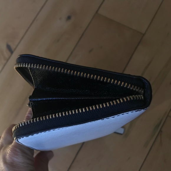 I love it, but it's too big for my small purses - Picture 7 of 7